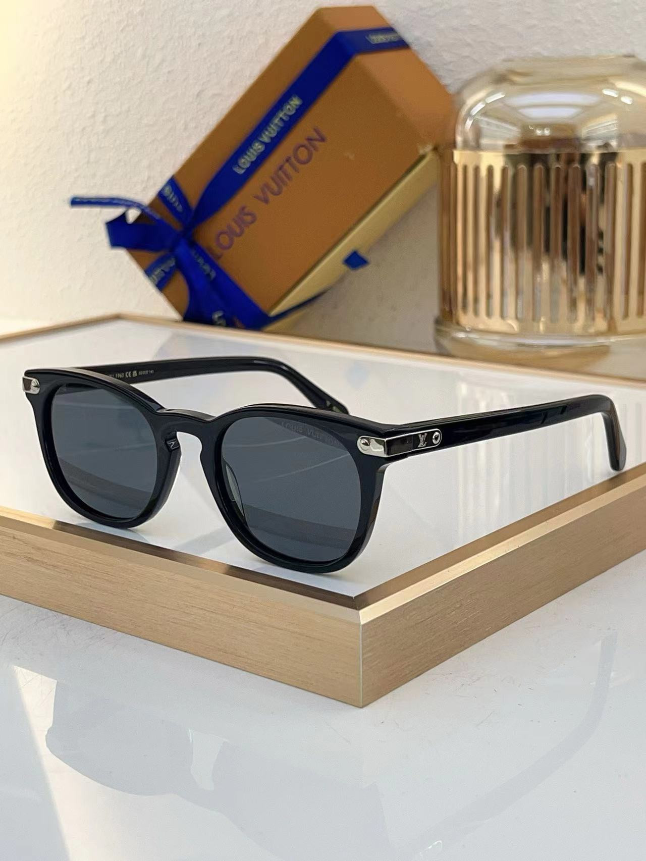 LV Signature Square Round Sunglasses Z2381U