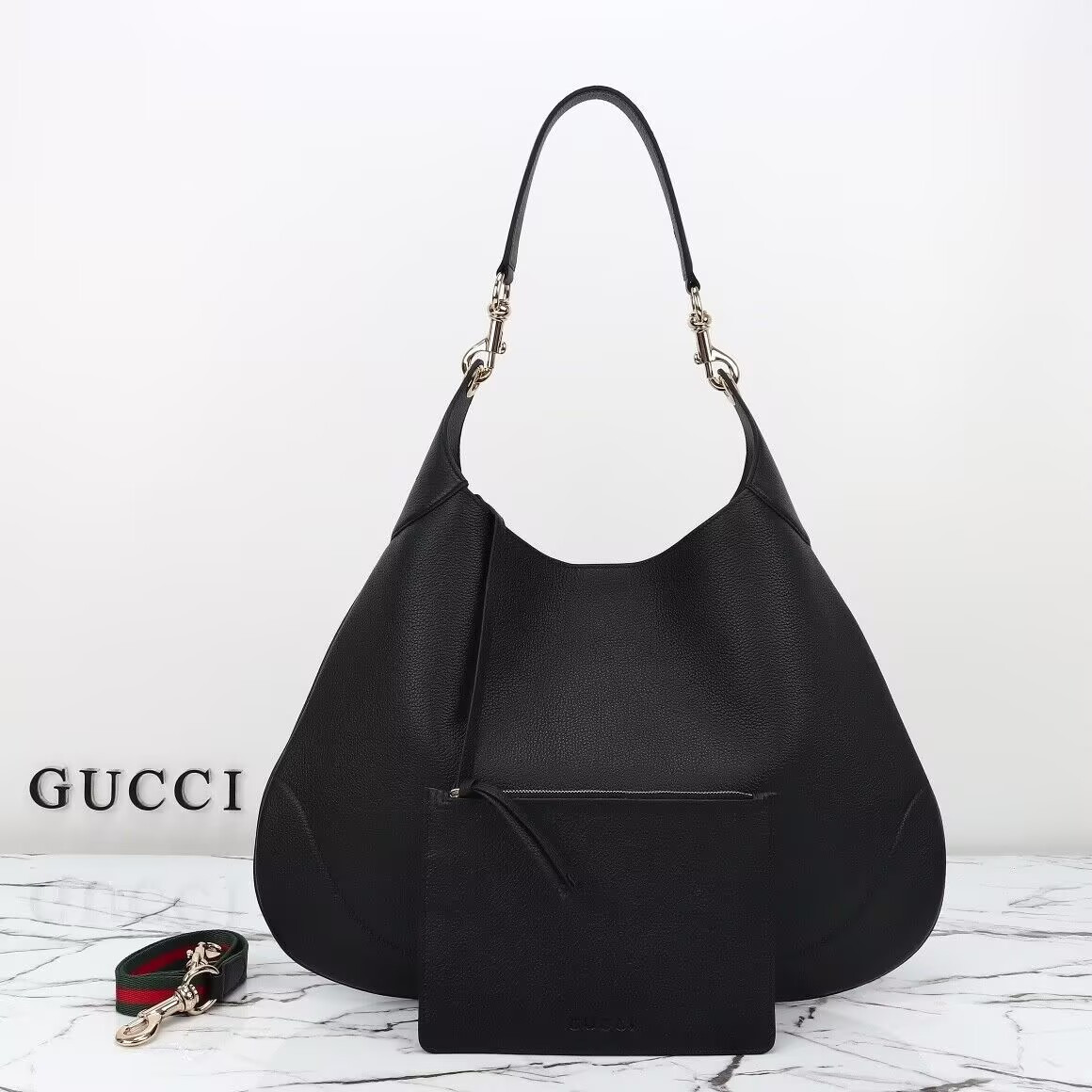 G*u*i b medium shoulder bag 49x46x4cm