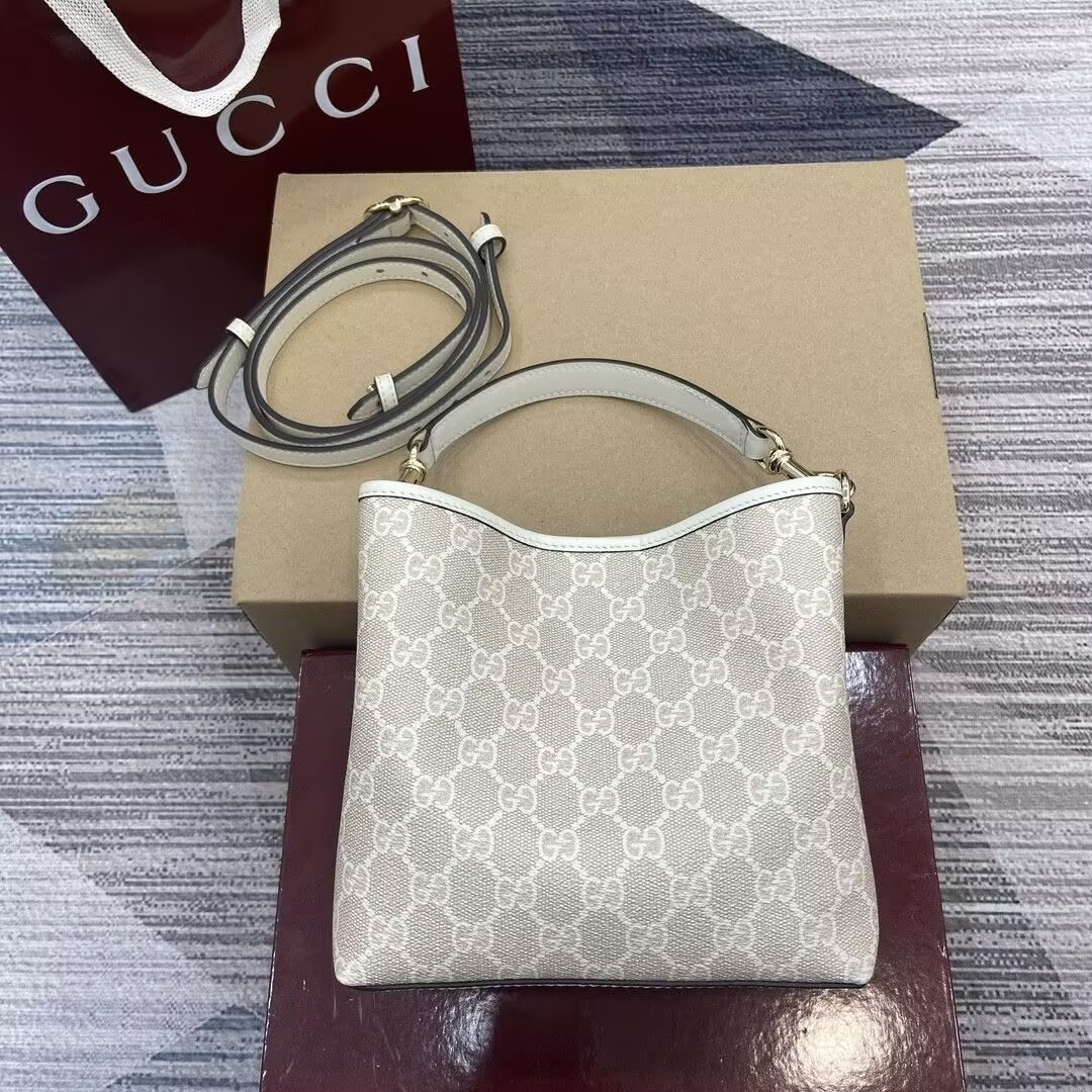 G*u*i mini emblem 19x18x11cm