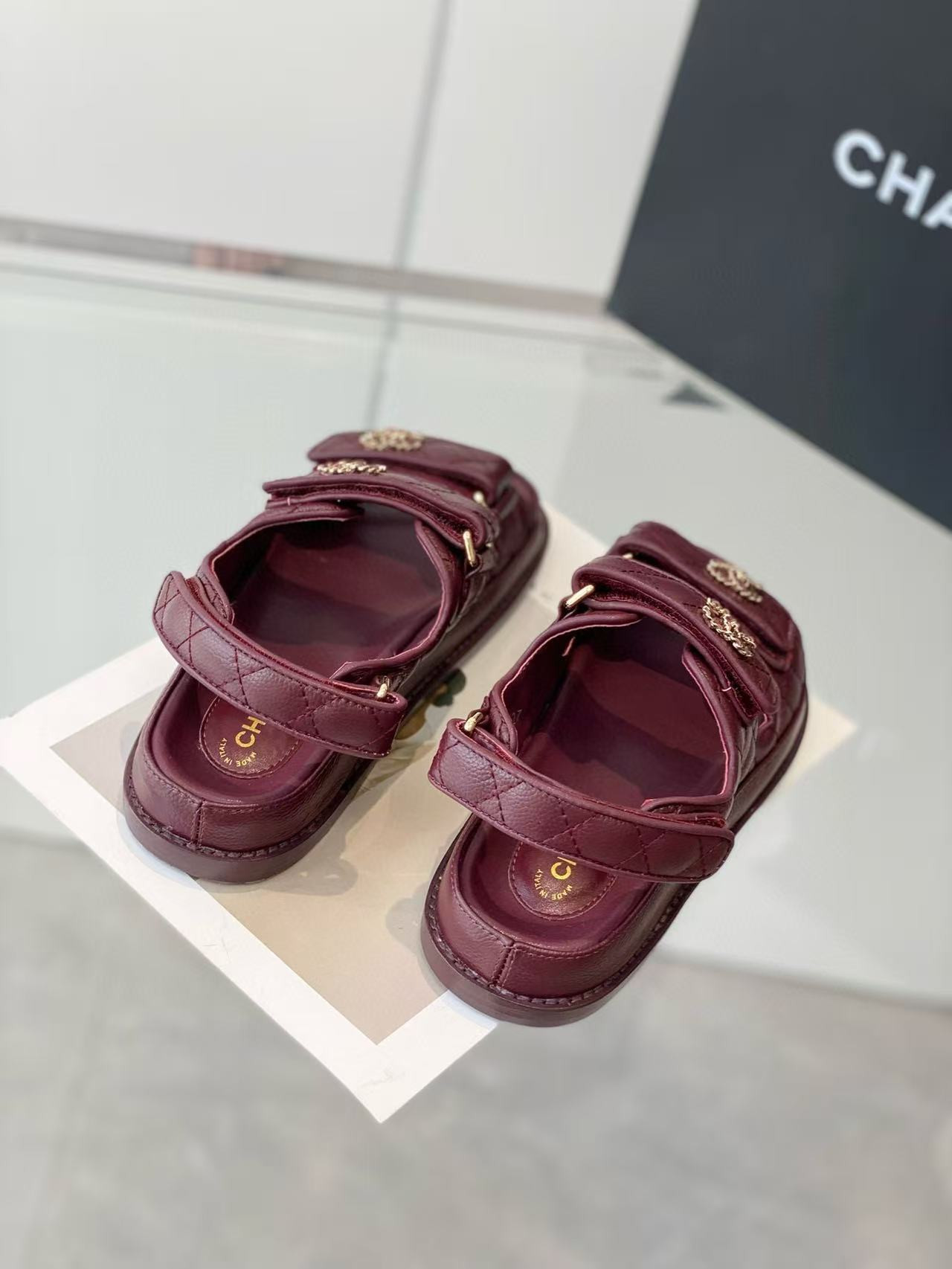 ua Ch*el sandals