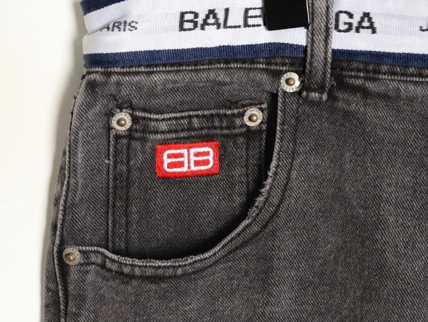 Ba*len*cia*ga jeans