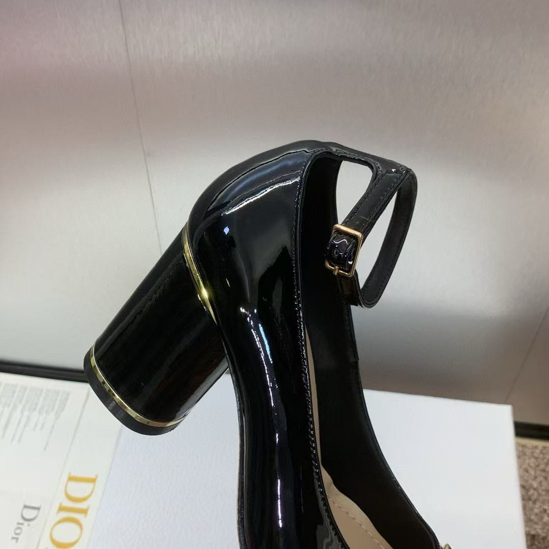 ua d*or miss d*or Gr*ffiti pump