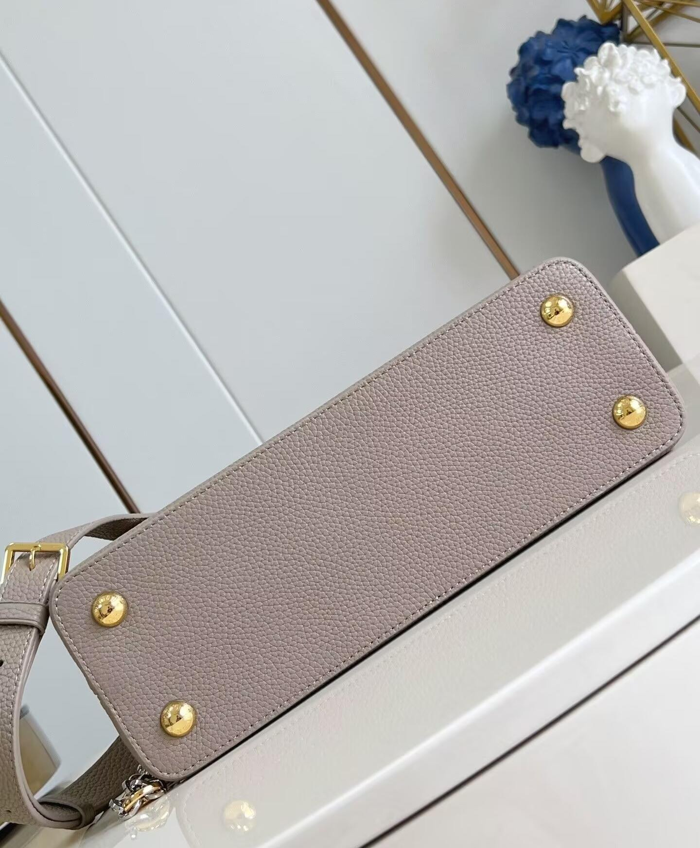 LV Capucines MM M12935 31x20x11cm