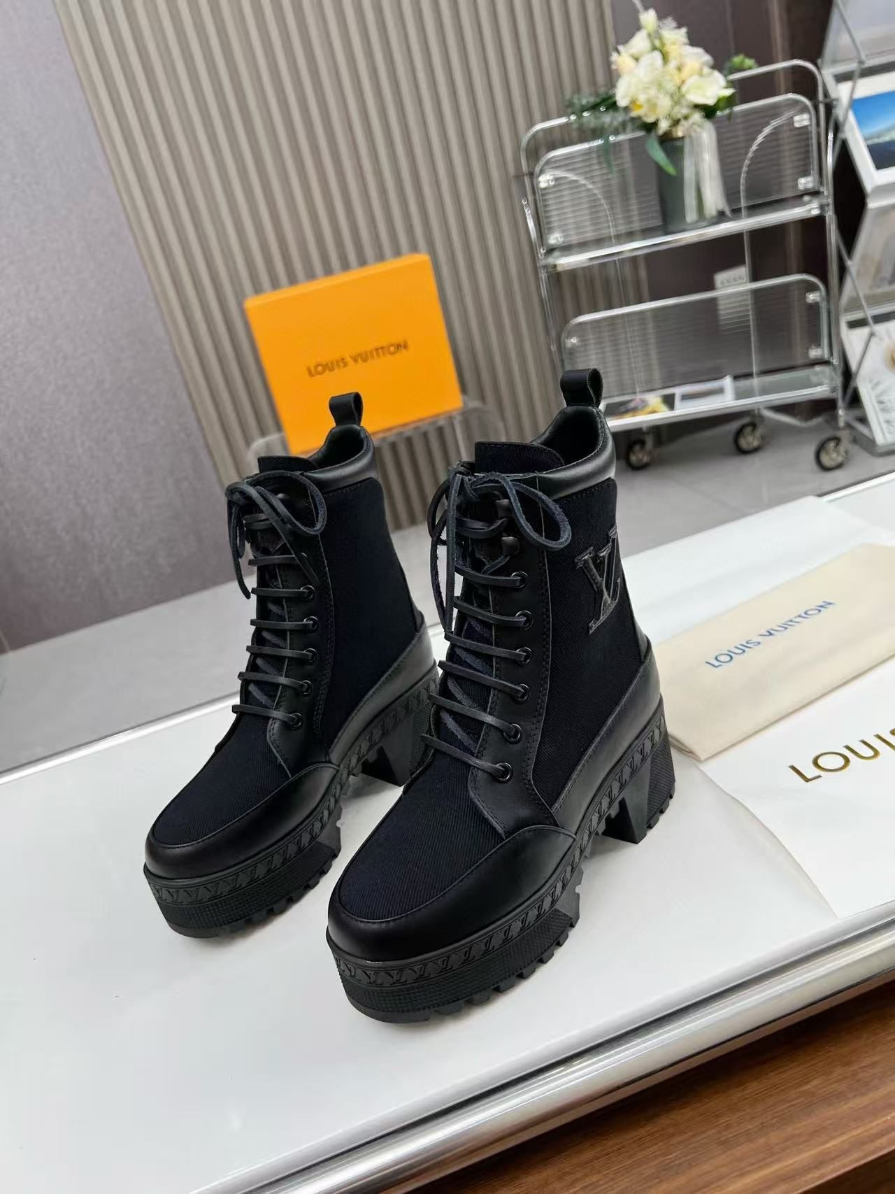 UA LV Laureate Platform Desert Boot