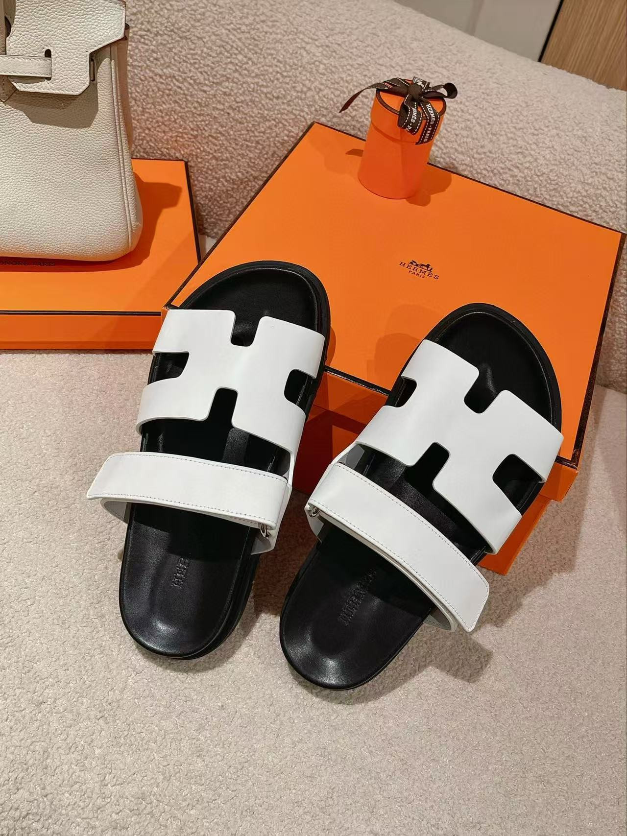 ua H**mes chypre sandal