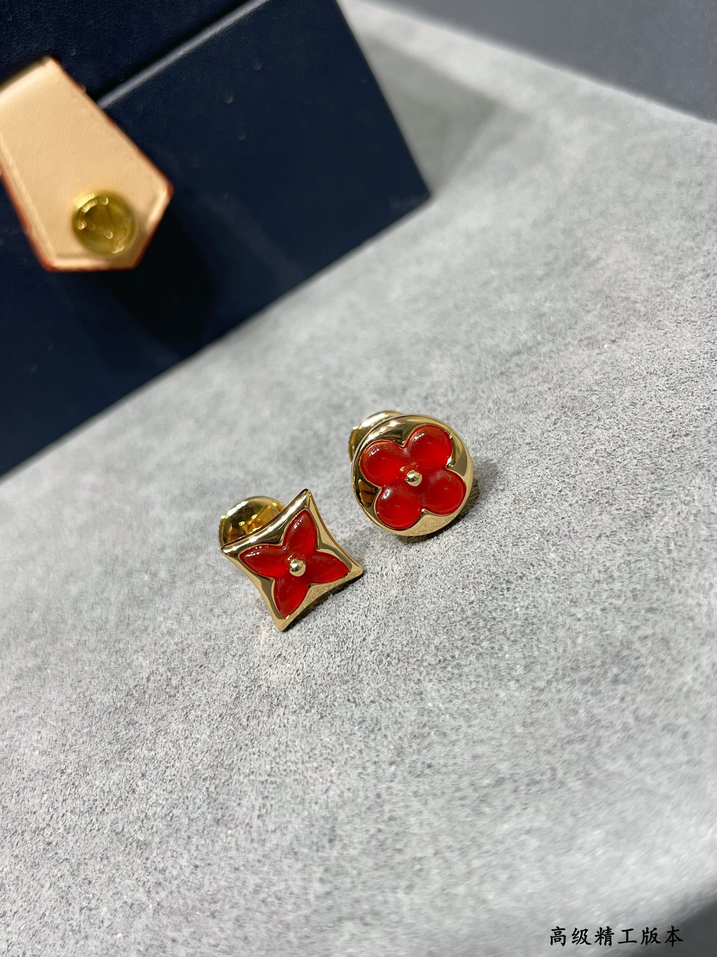 l0*is V*t0n earrings
