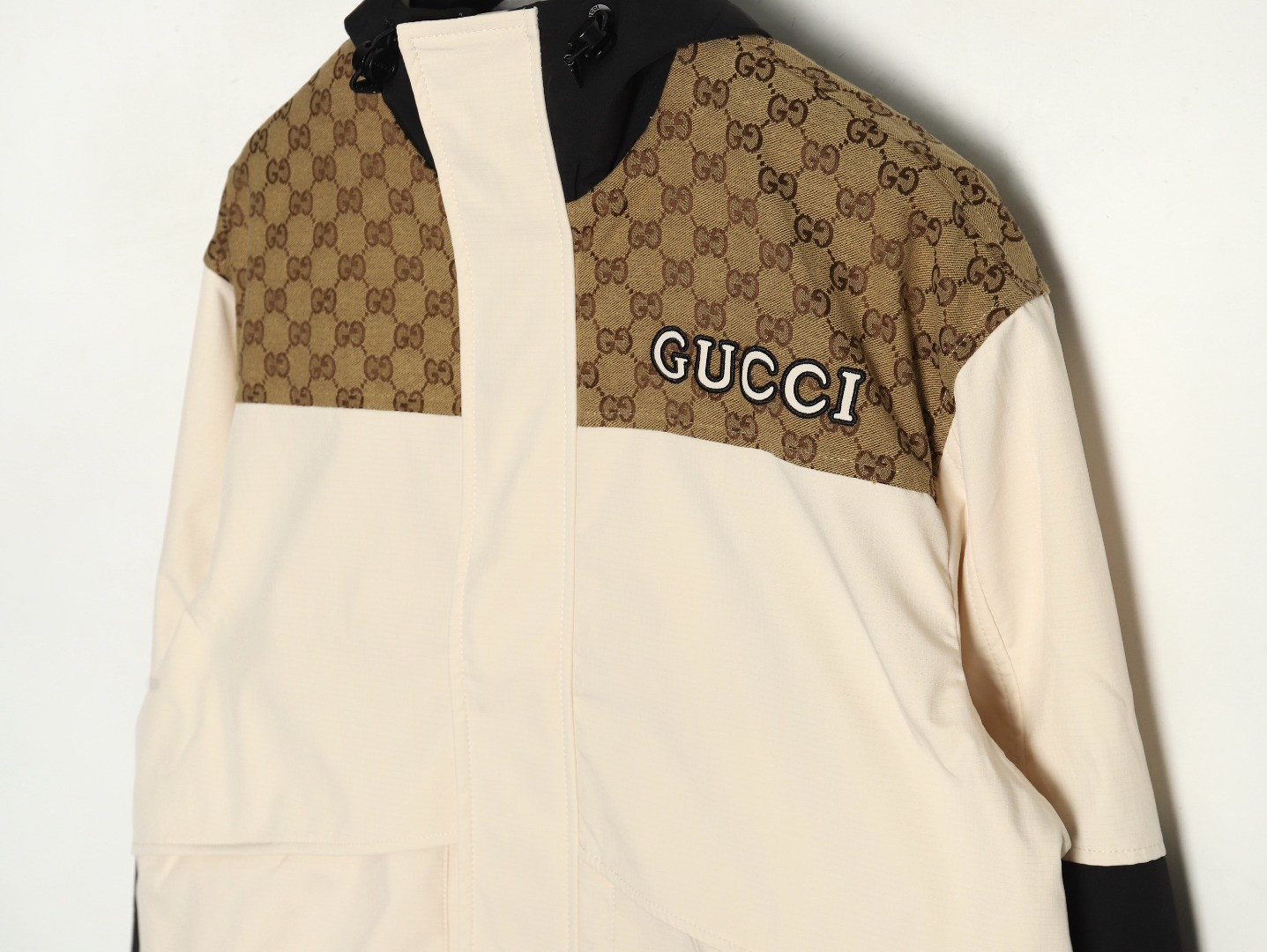 G*u*i coats