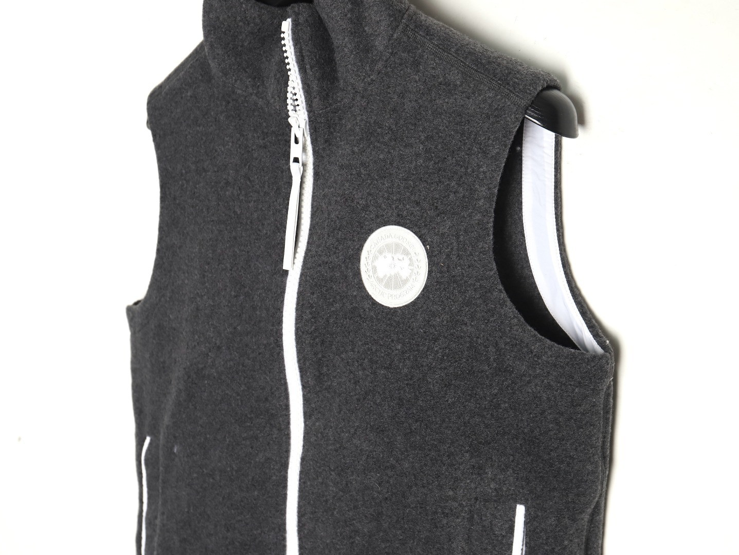 Can*a Go*e lambskin vest