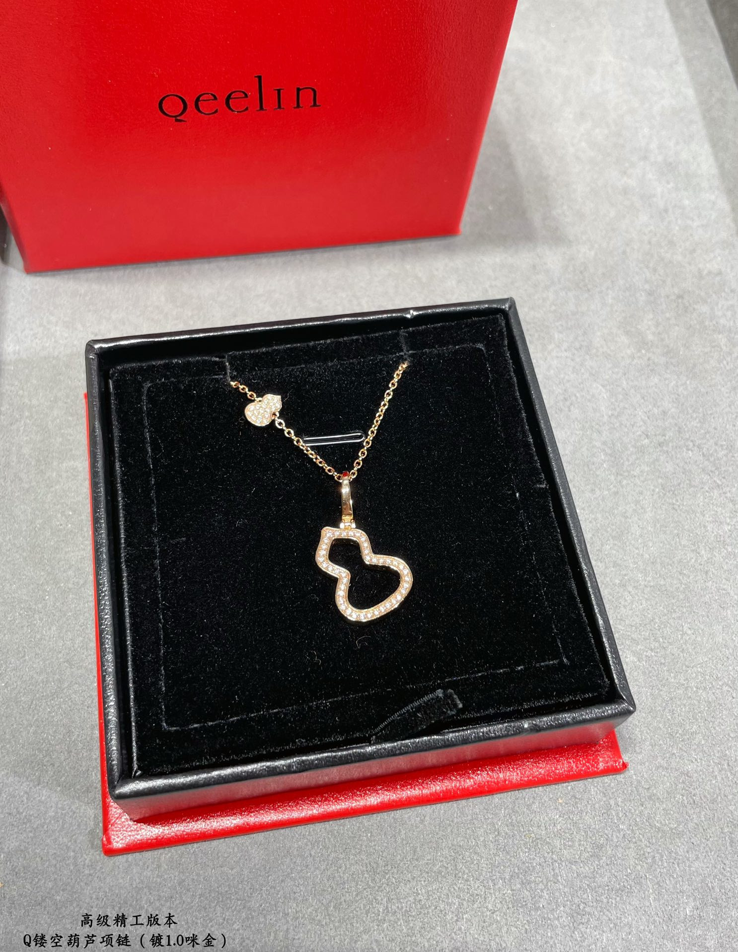 Qee1in hollow gourd necklace