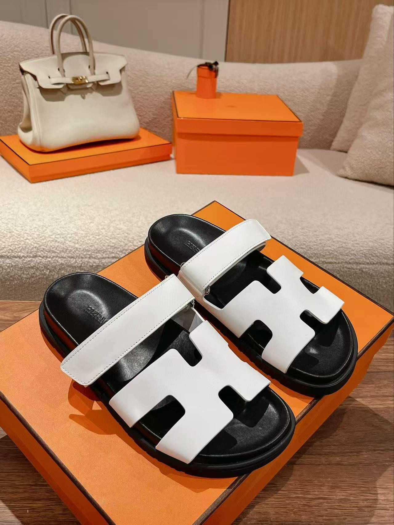 ua H**mes chypre sandal