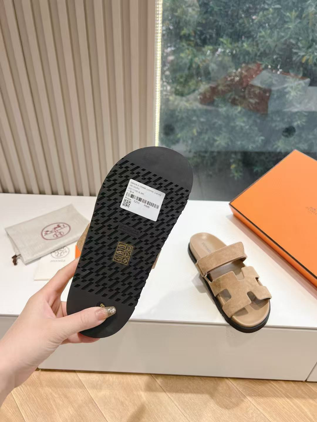 ua H**mes chypre sandal