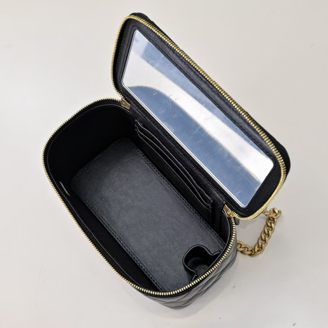 Ch*el vanity with chain 9.5x17x8cm
