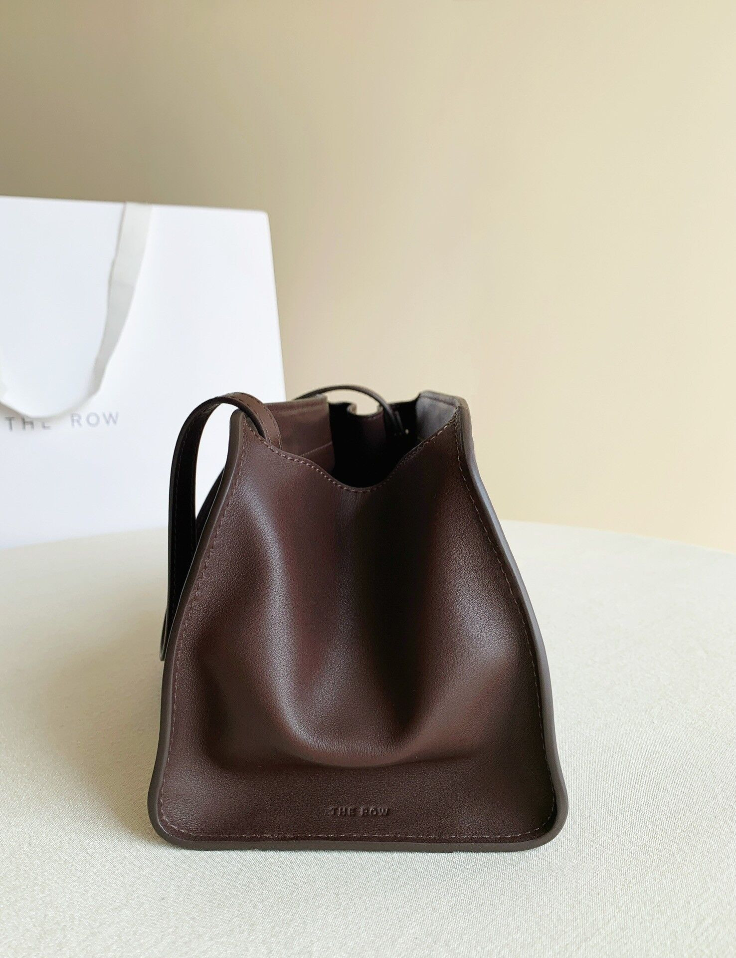 T*e R0w peggy clutch in leather 28x13x14cm