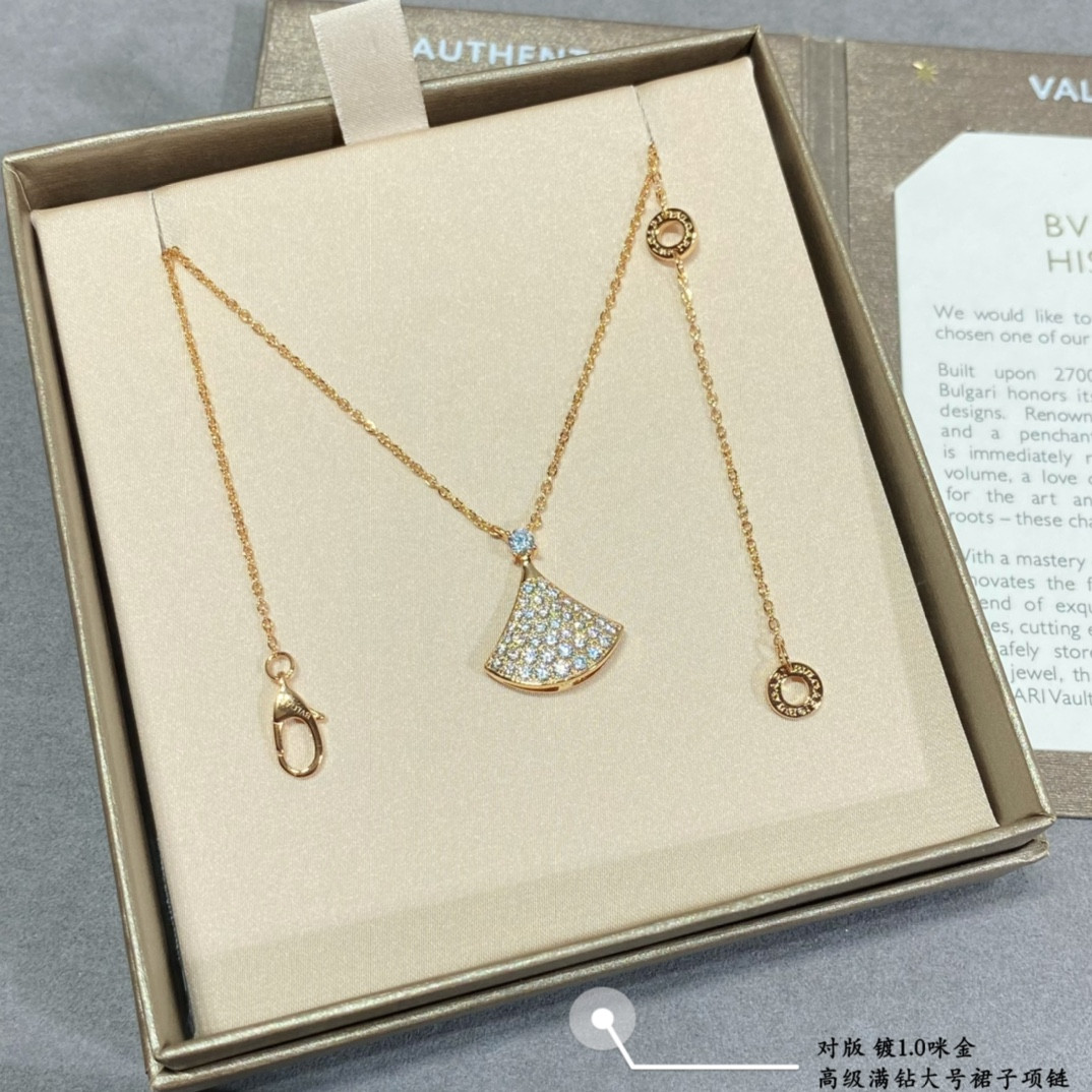 b*l*ai large Di*m*nd fan-shaped skirt necklace