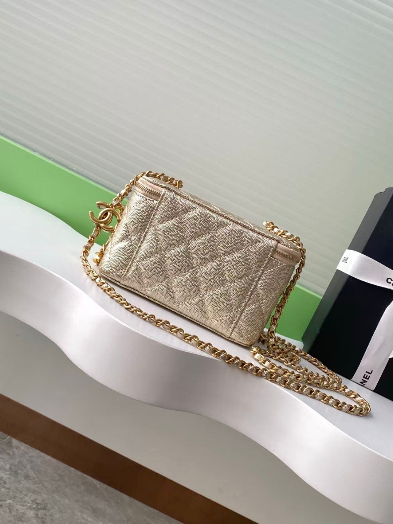 Ch*el vanity with chain 9.5x17x8cm