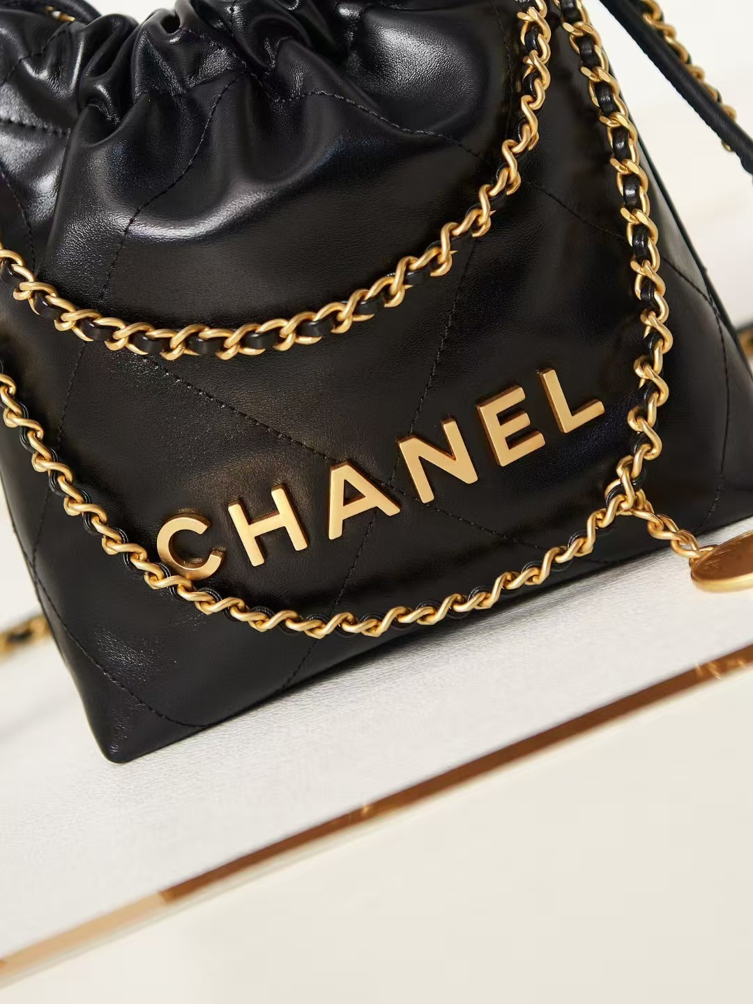 Ch*el 22 mini handbag shiny calfskin black 20 × 19 × 6 cm