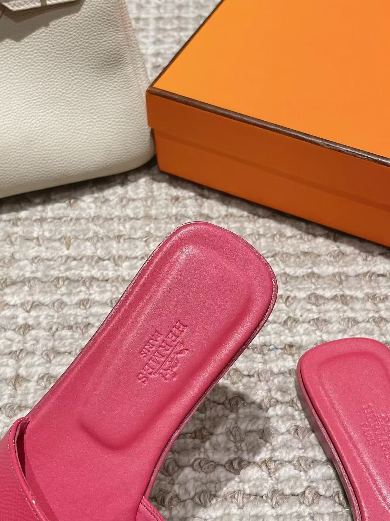 ua H**mes oran sandal