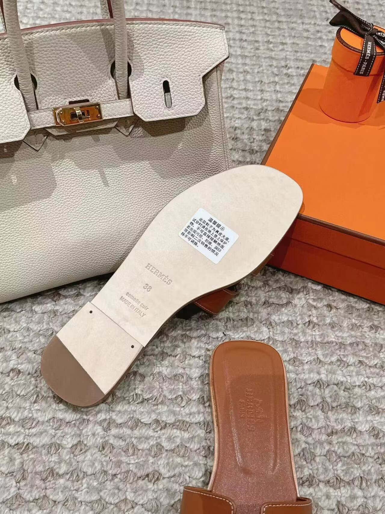 ua H**mes oran sandal