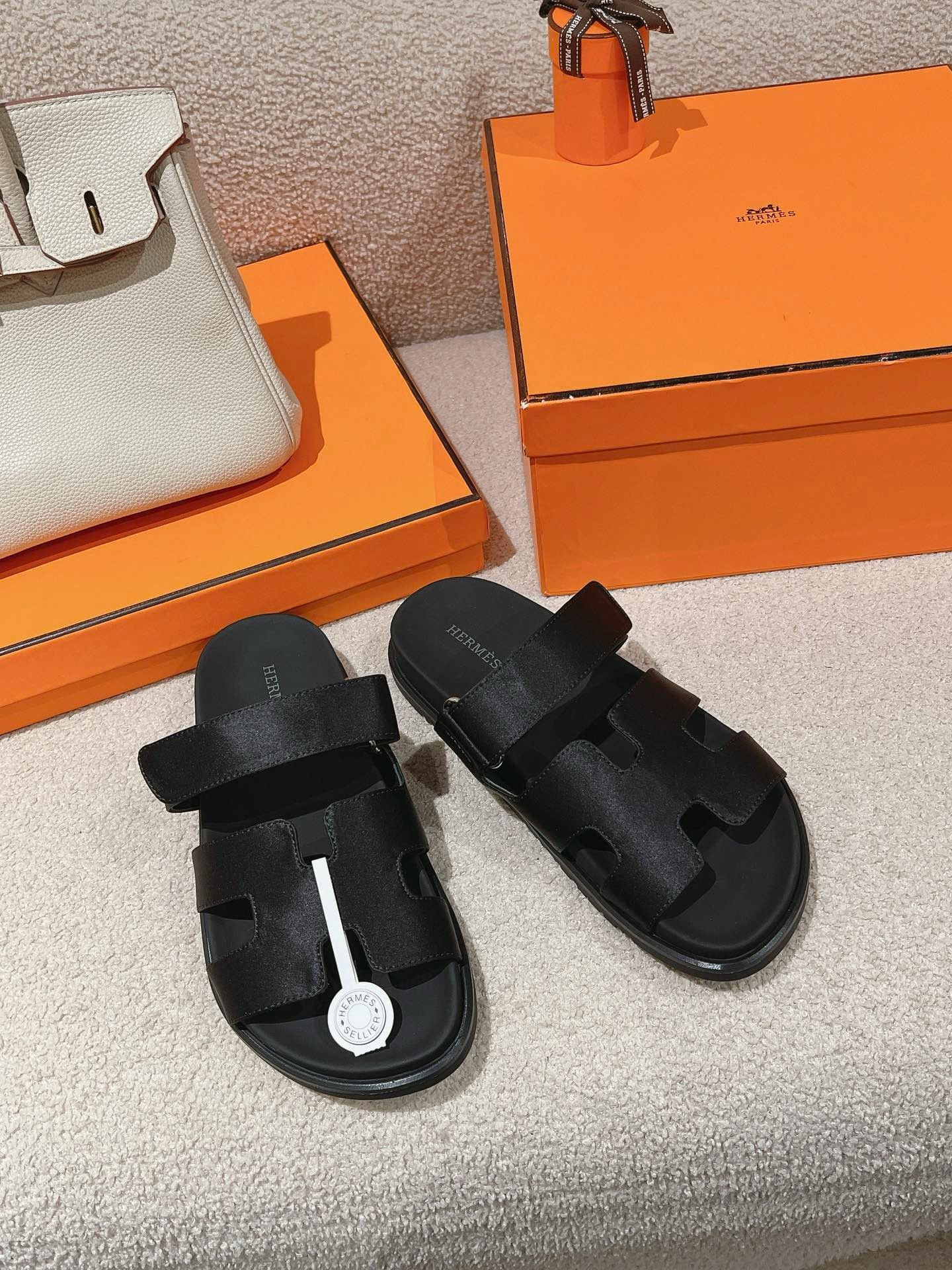 ua H**mes chypre sandal
