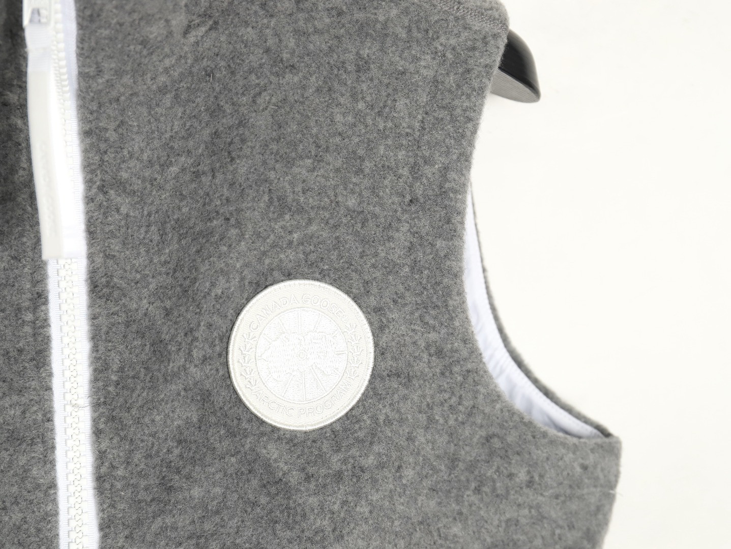 Can*a Go*e lambskin vest