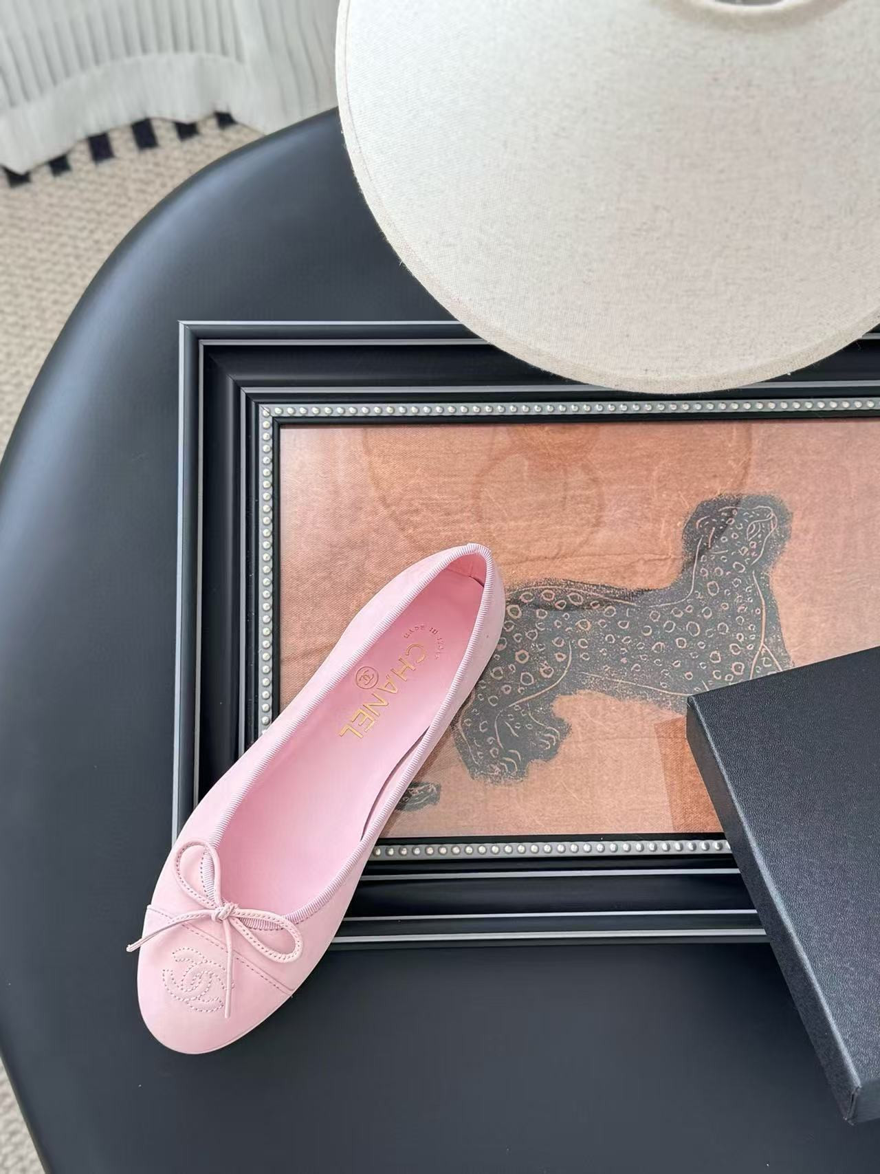 ua Ch*el ballet flats