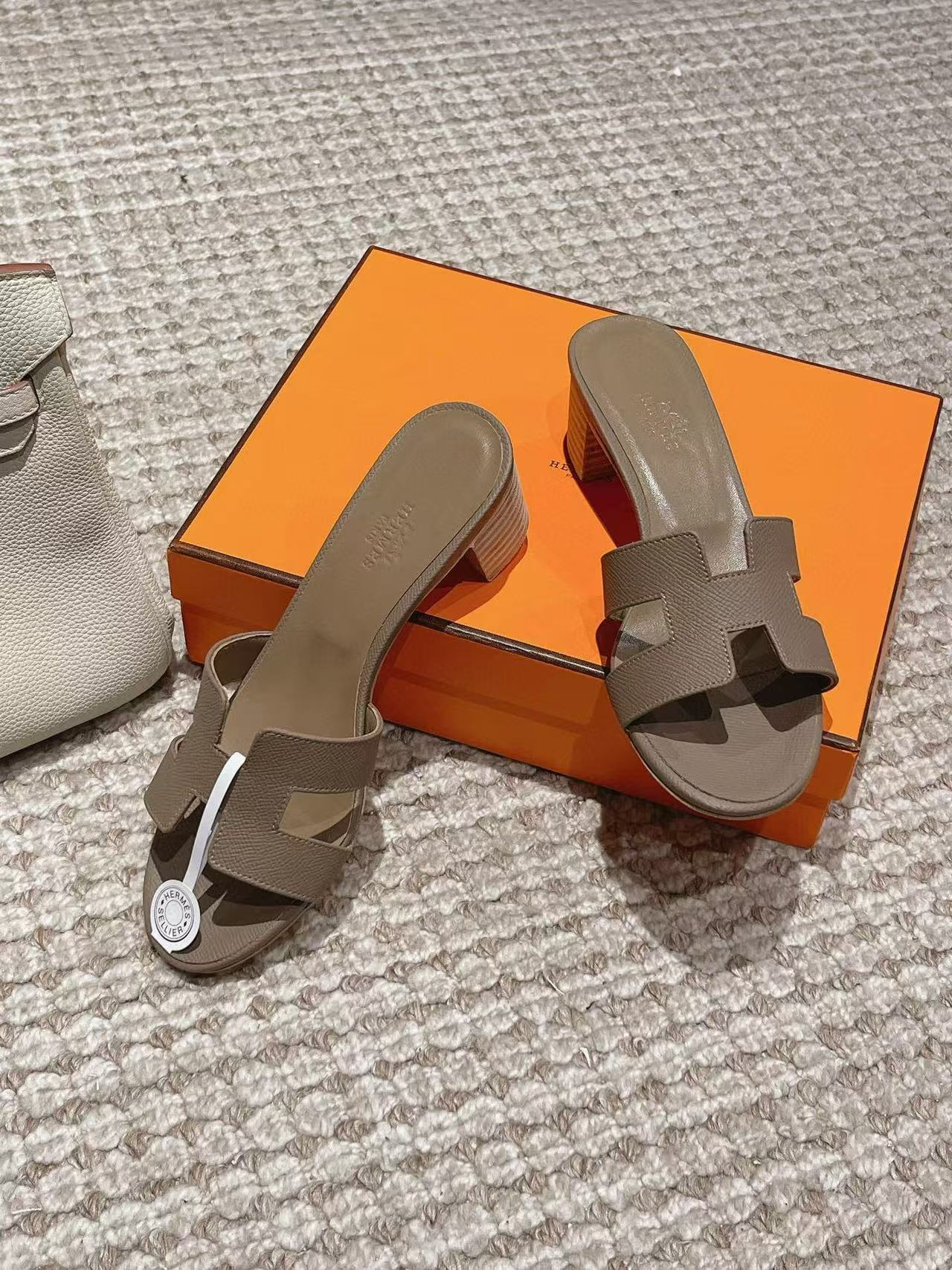 ua H**mes oasis sandal