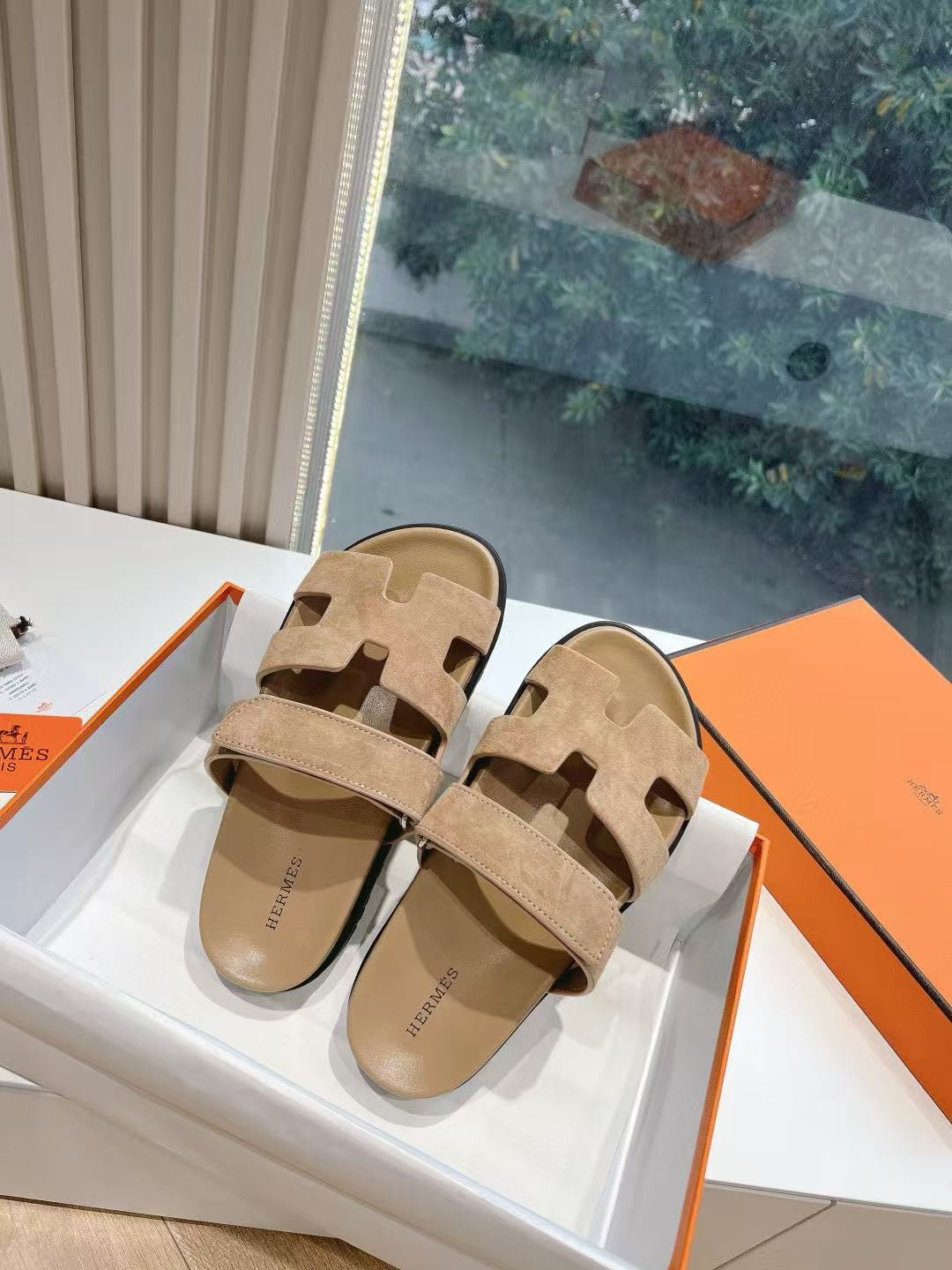 ua H**mes chypre sandal