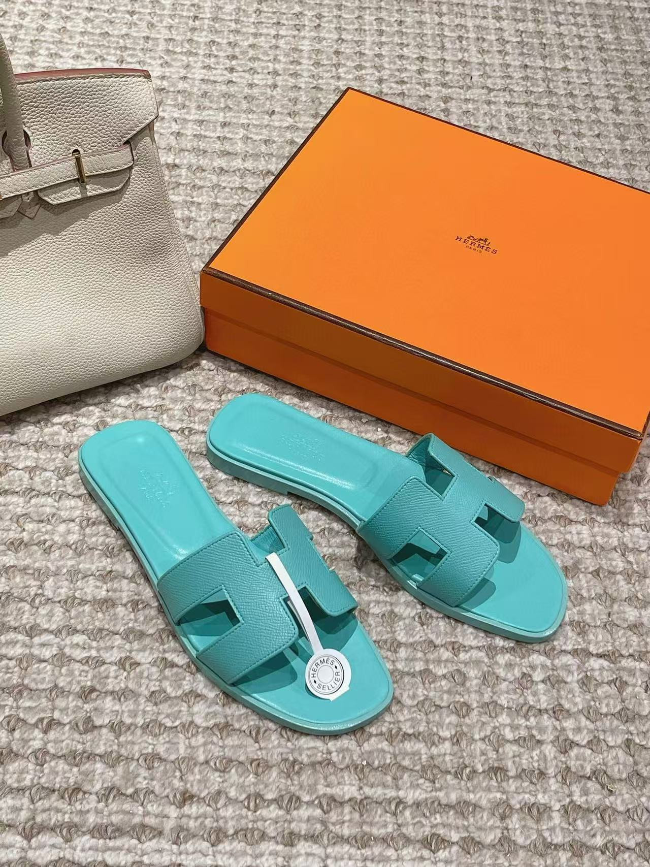 ua H**mes oran sandal