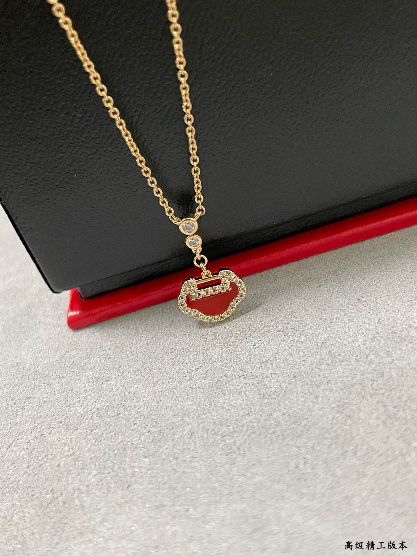 Qee1in mini ruyi necklace