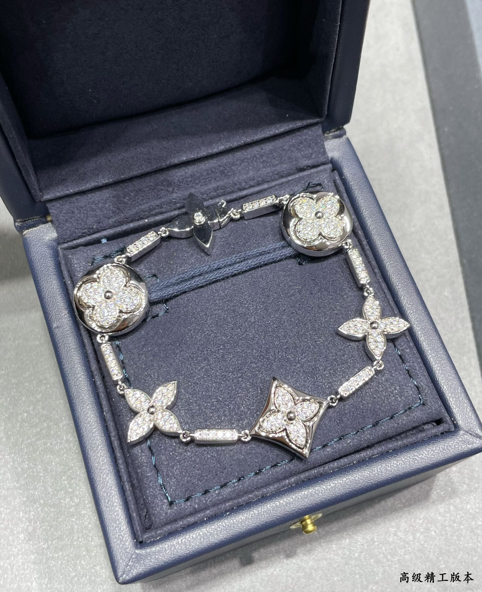 l0*is v*t0n large six-flower full Di*m*nd bracelet