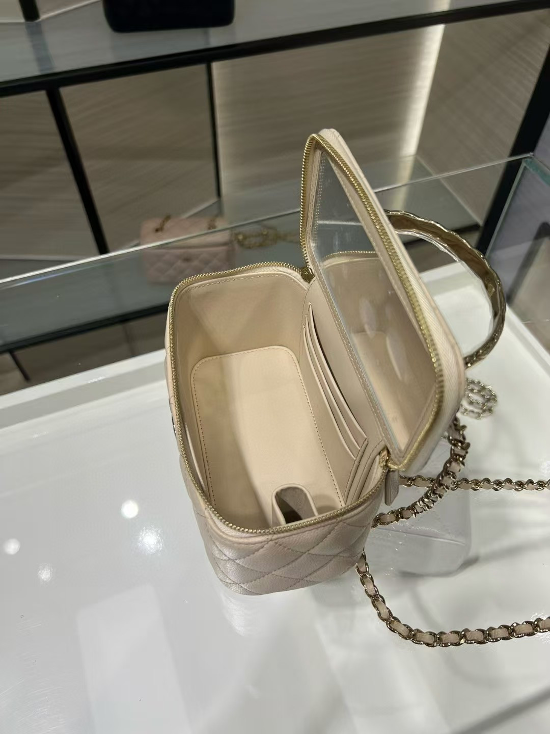 Ch*el clutch with chain ap4590 17x9.5x8cm