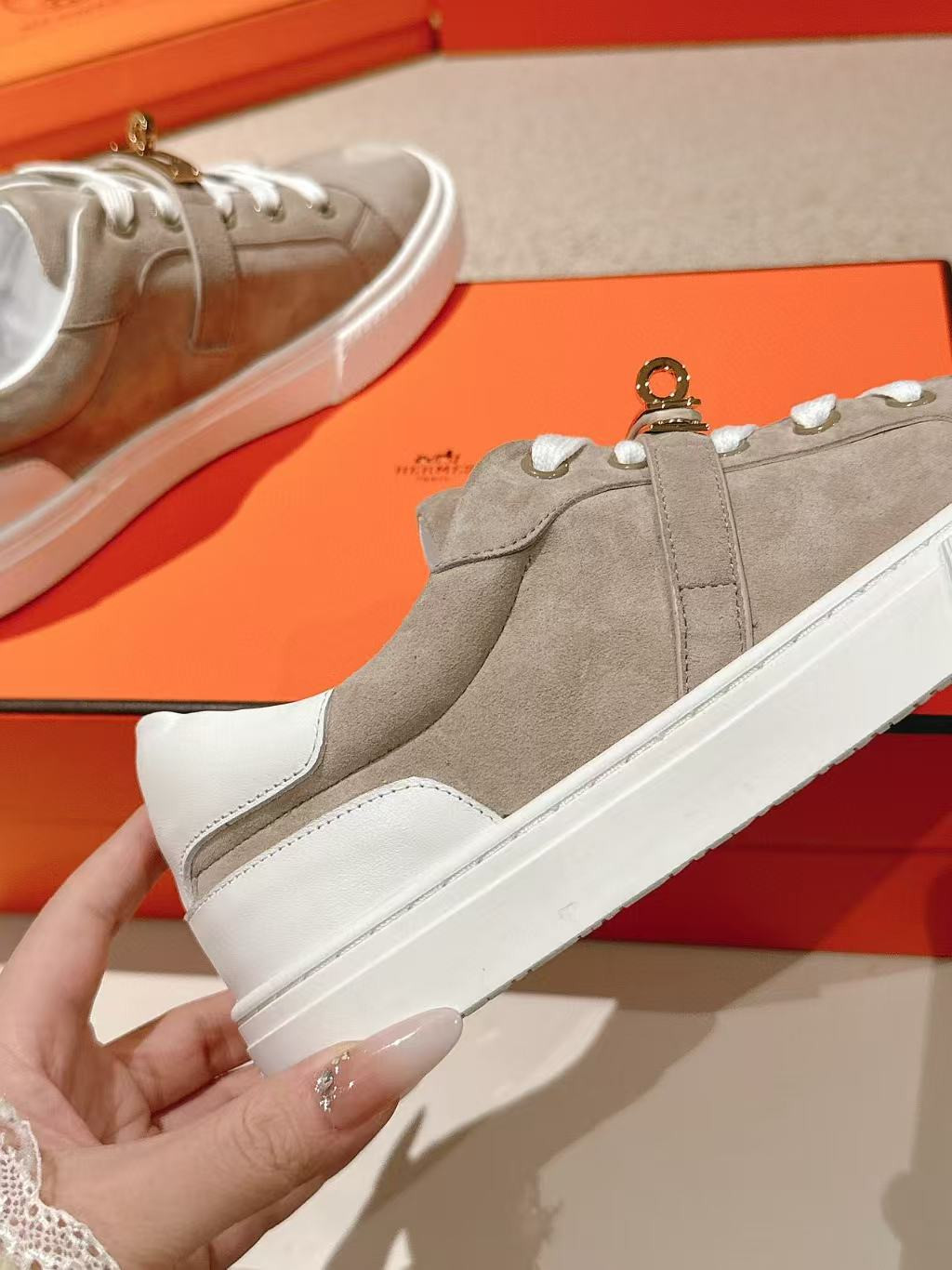 ua H**mes day sneaker
