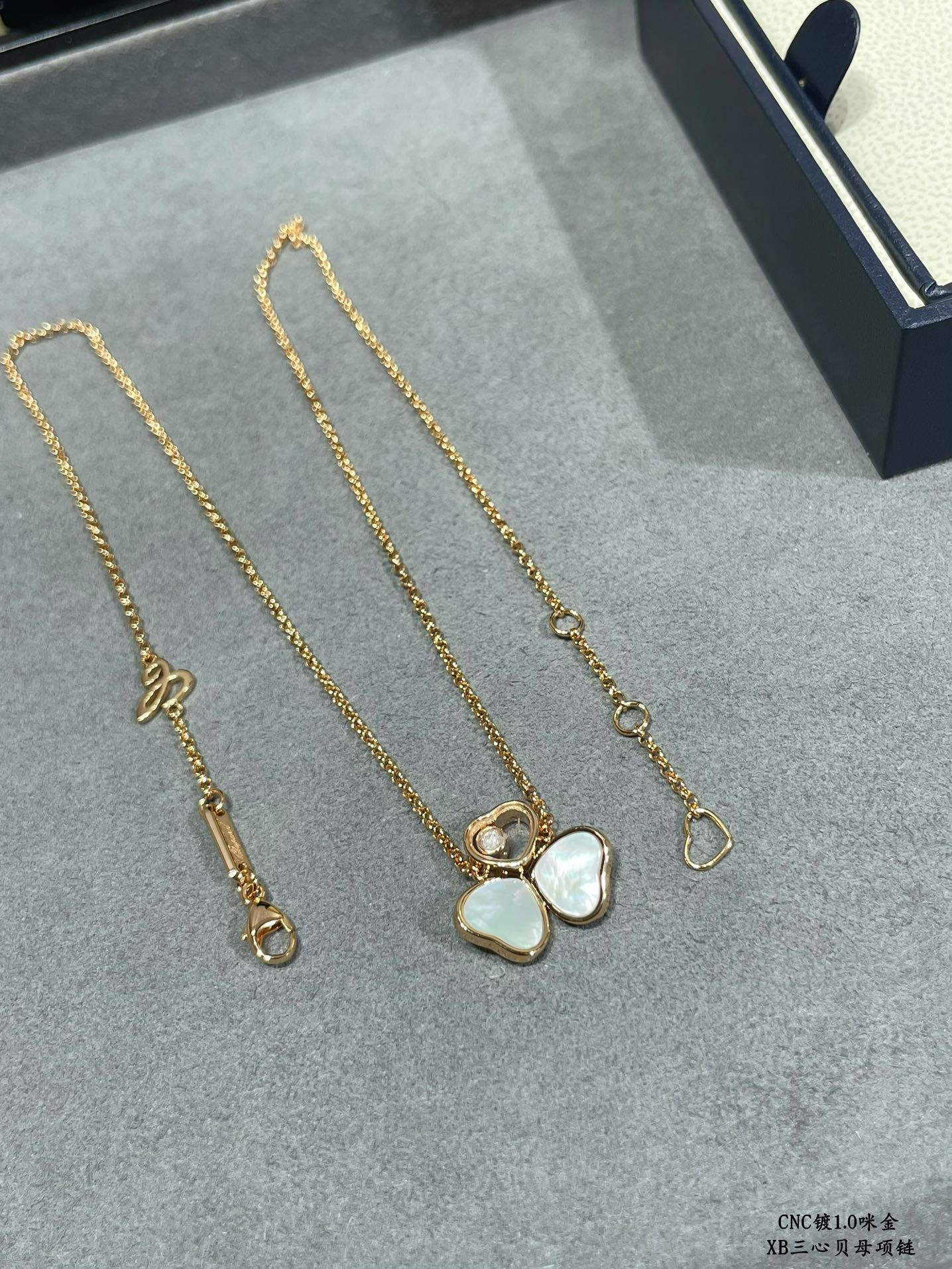 Ch0pard three heart mother of pearl necklace