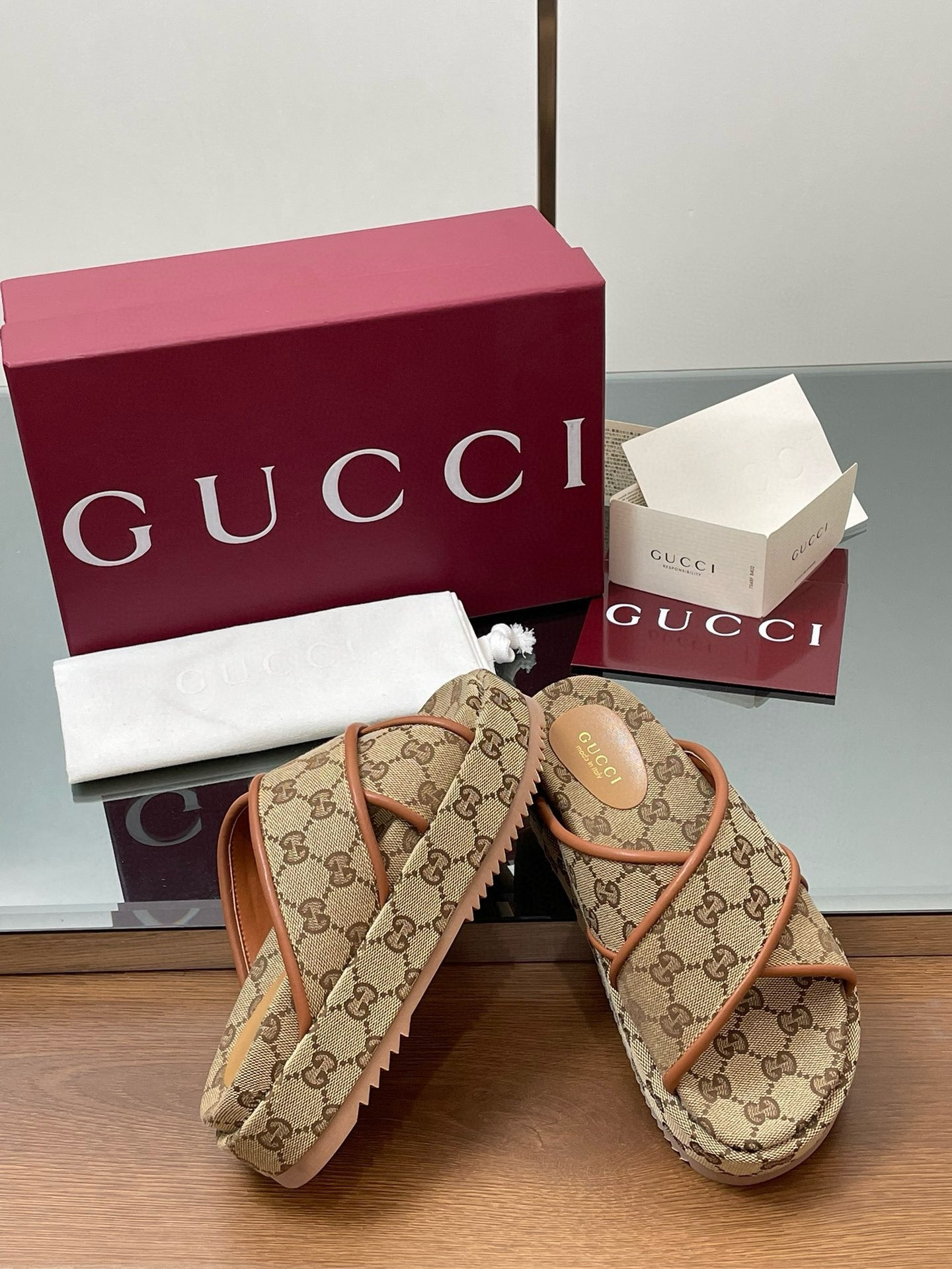 ua G*u*i criss cross slide sandals