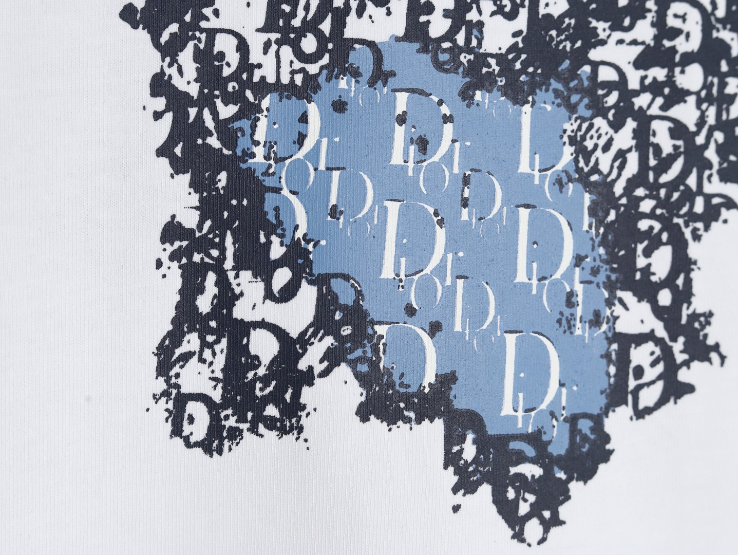 D*or short-sleeved t-shirt