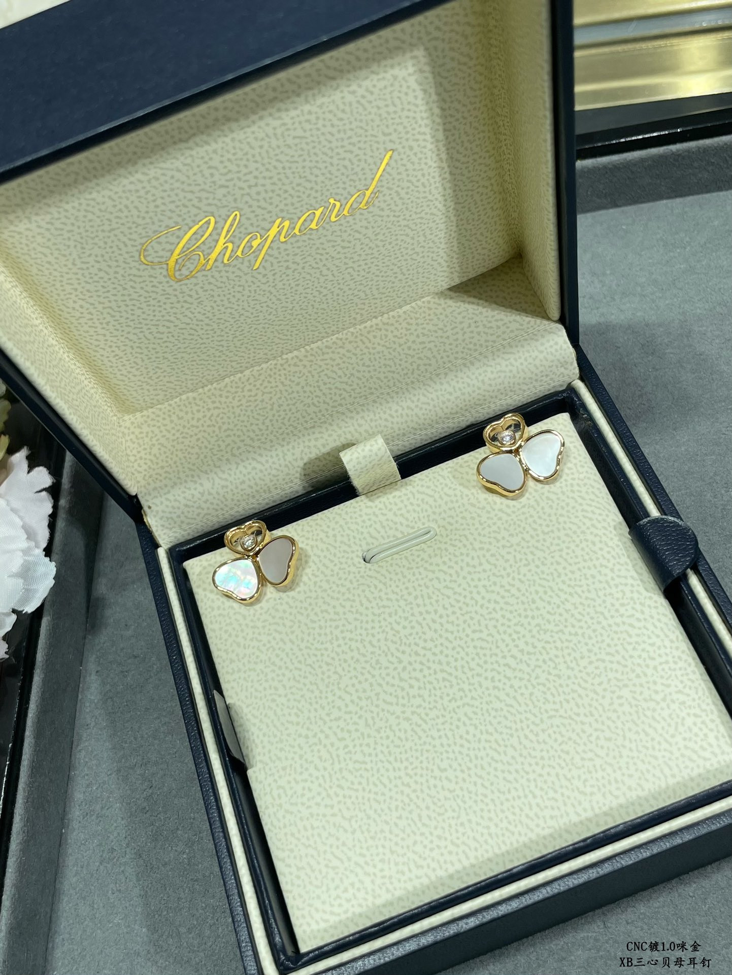 Ch0pard three heart mother of pearl earrings