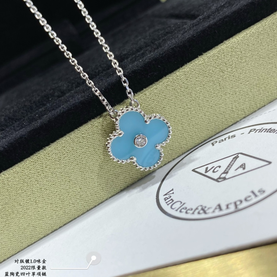 V*N CL*F & arpels medium classic four leaf clover necklace diameter approx 1.5cm chain length approx 40+5cm