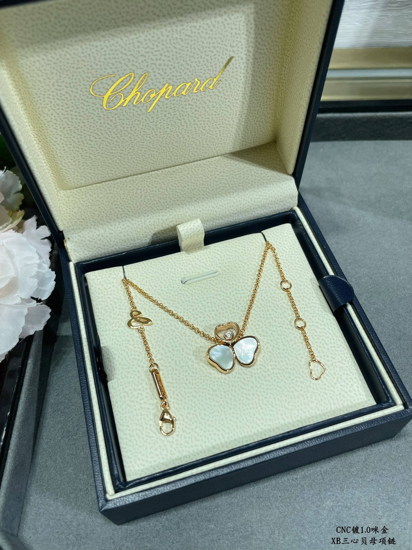Ch0pard three heart mother of pearl necklace