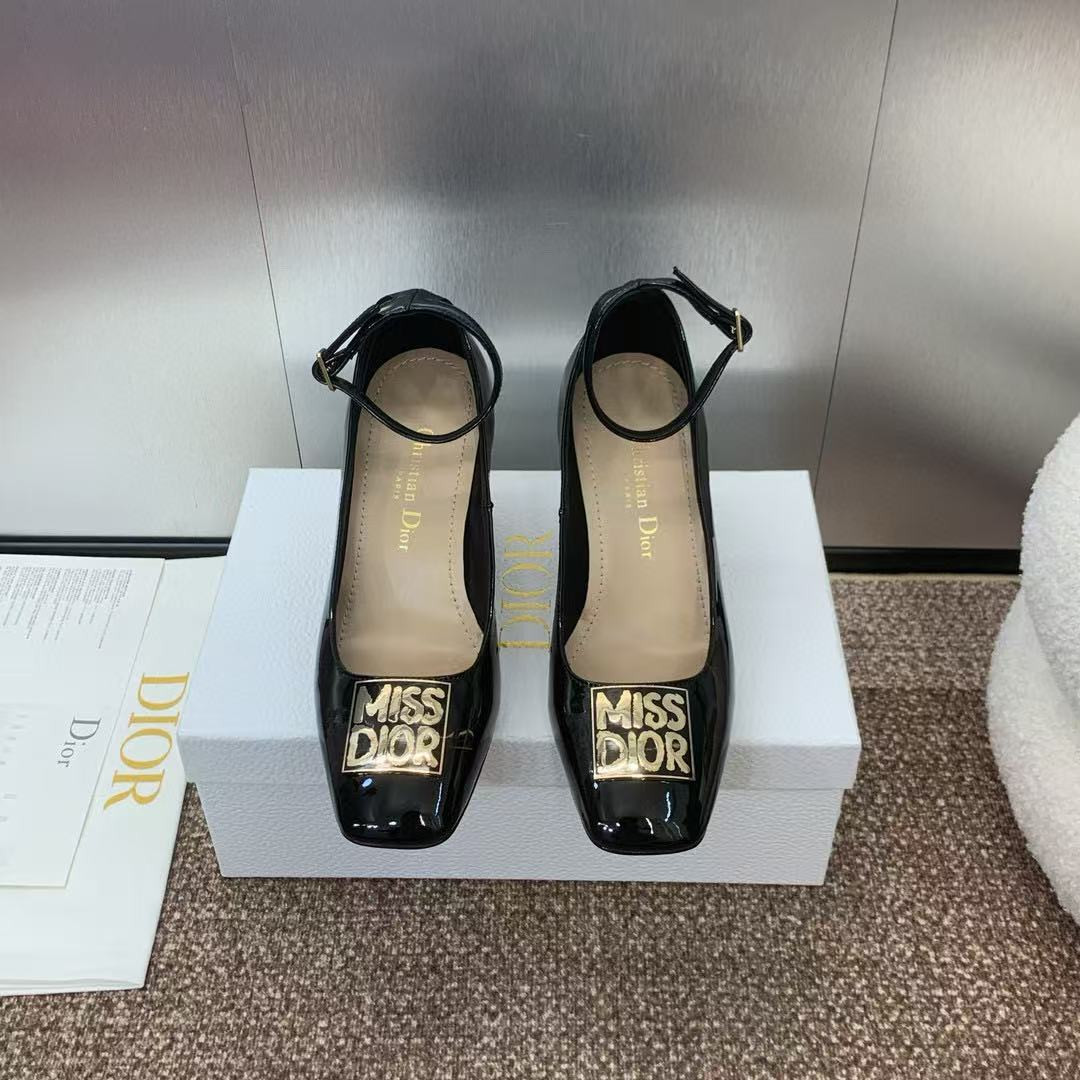 ua d*or miss d*or Gr*ffiti pump