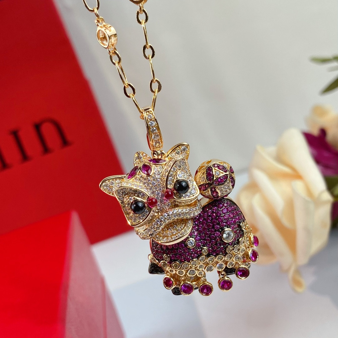 Qee1in dancing lion pendant necklace
