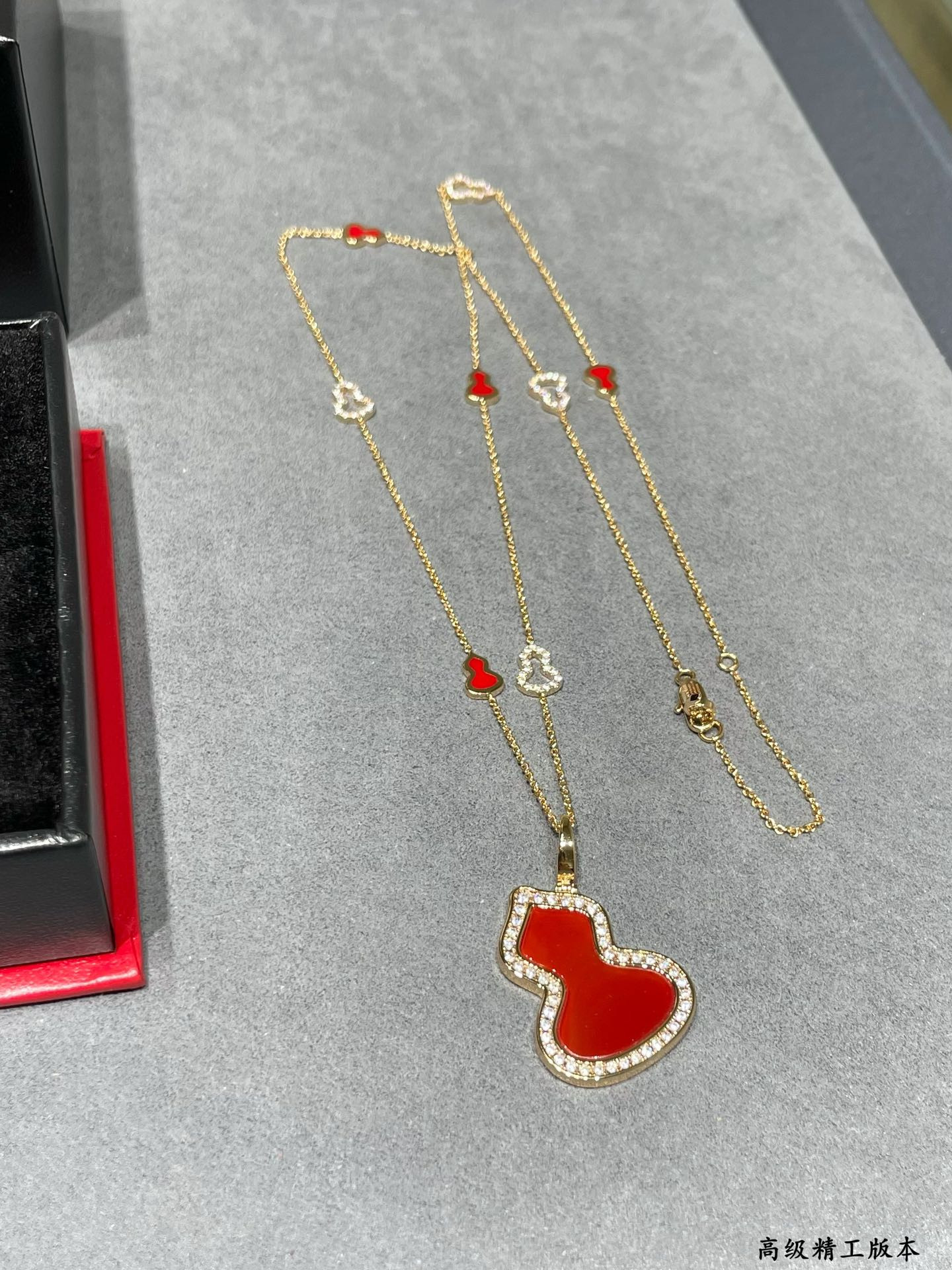 Qee1in mini 8 gourd necklace