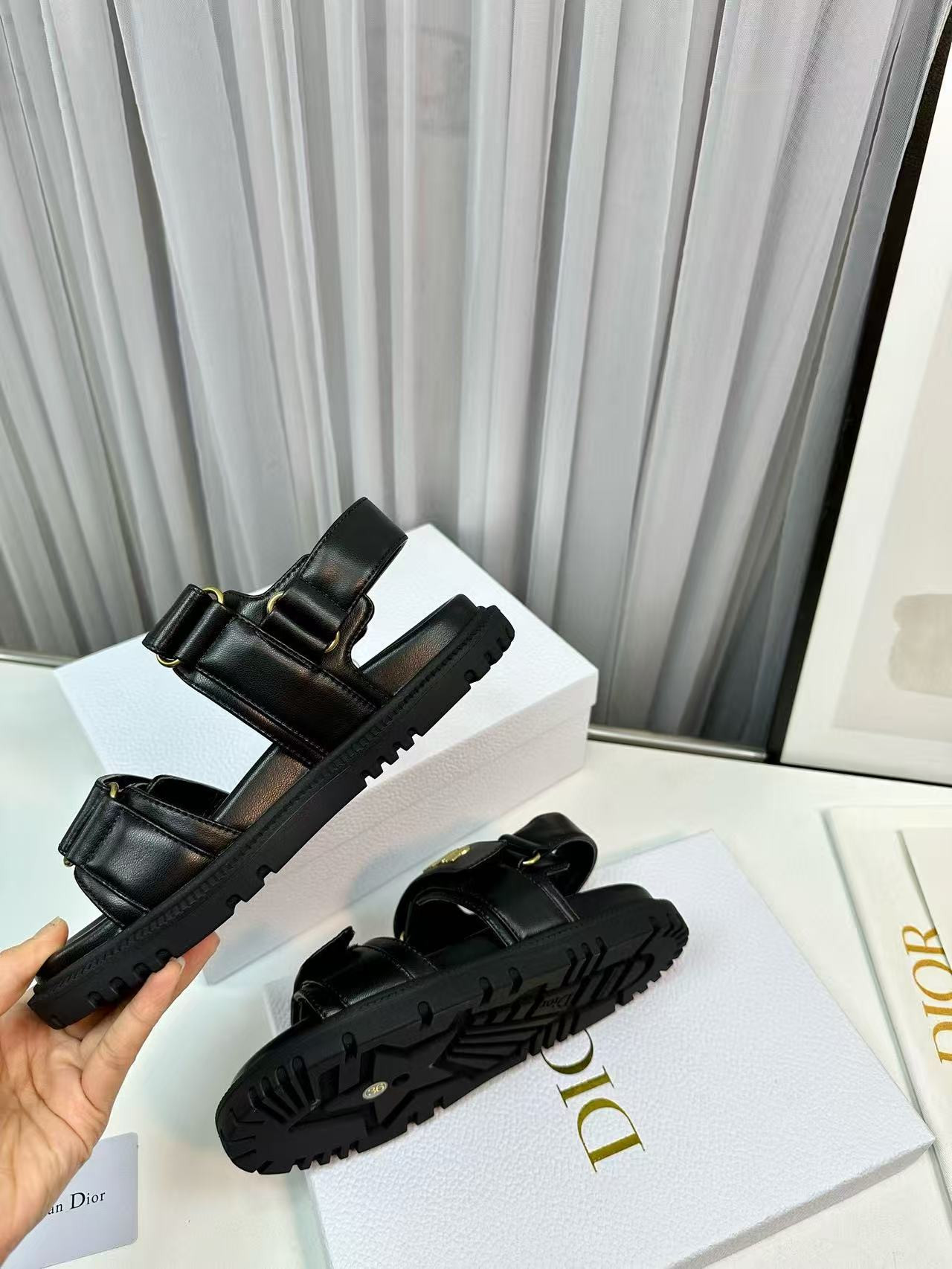 ua D*or D*oract sandal