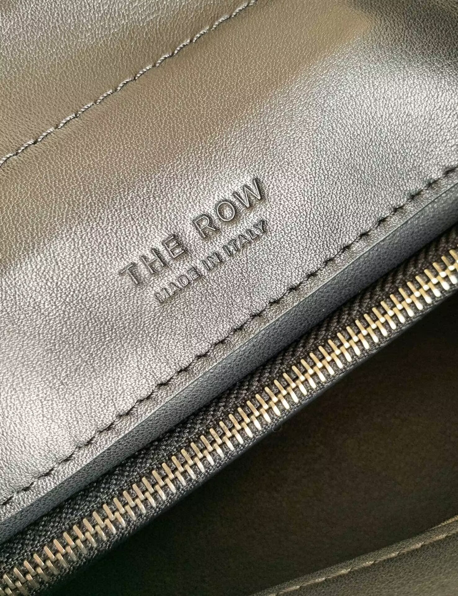 T*e R0w peggy clutch in leather 28x13x14cm