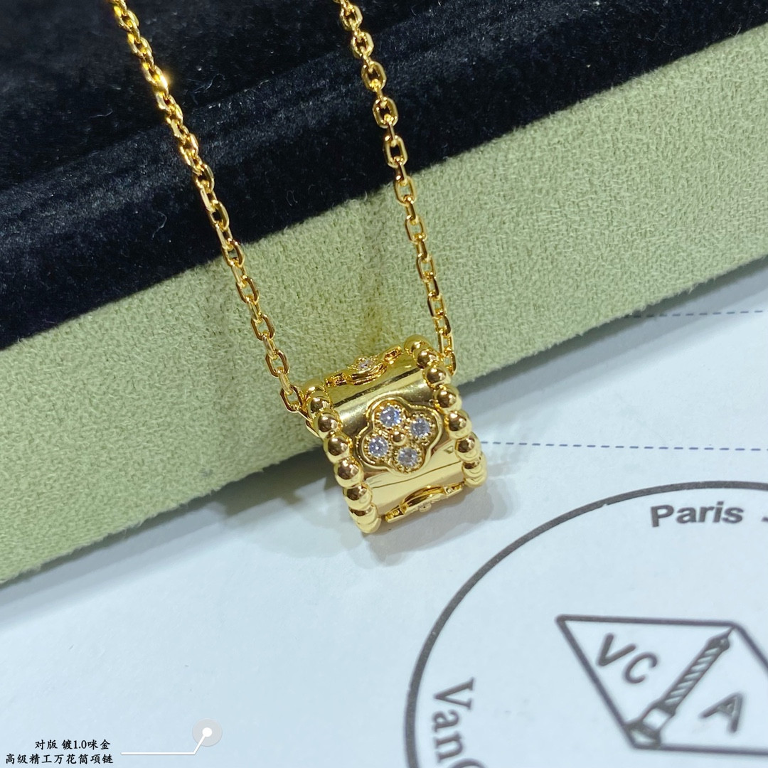 V*N CL*F & arpels kaleidoscope necklace