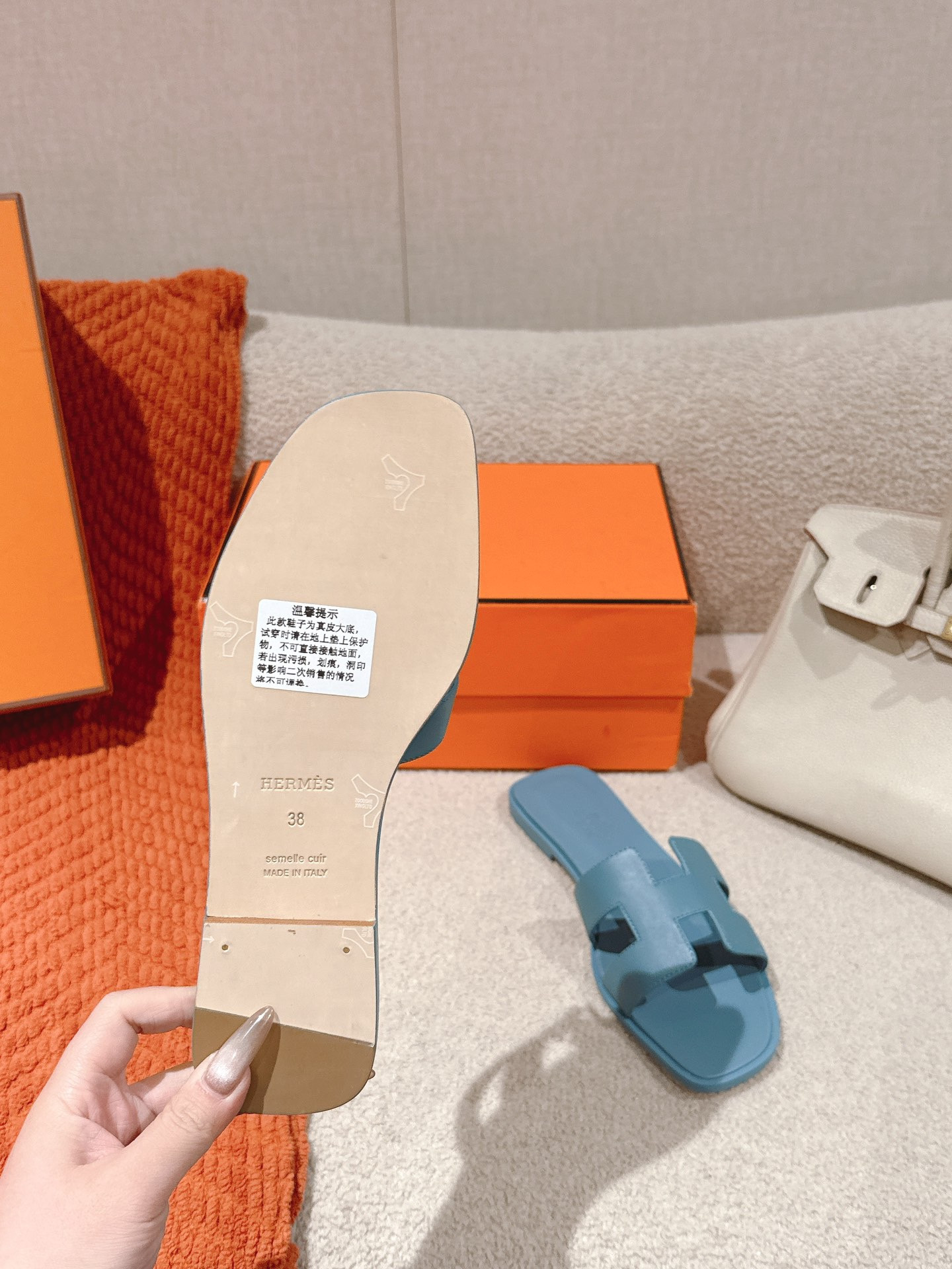 ua H**mes oran sandal