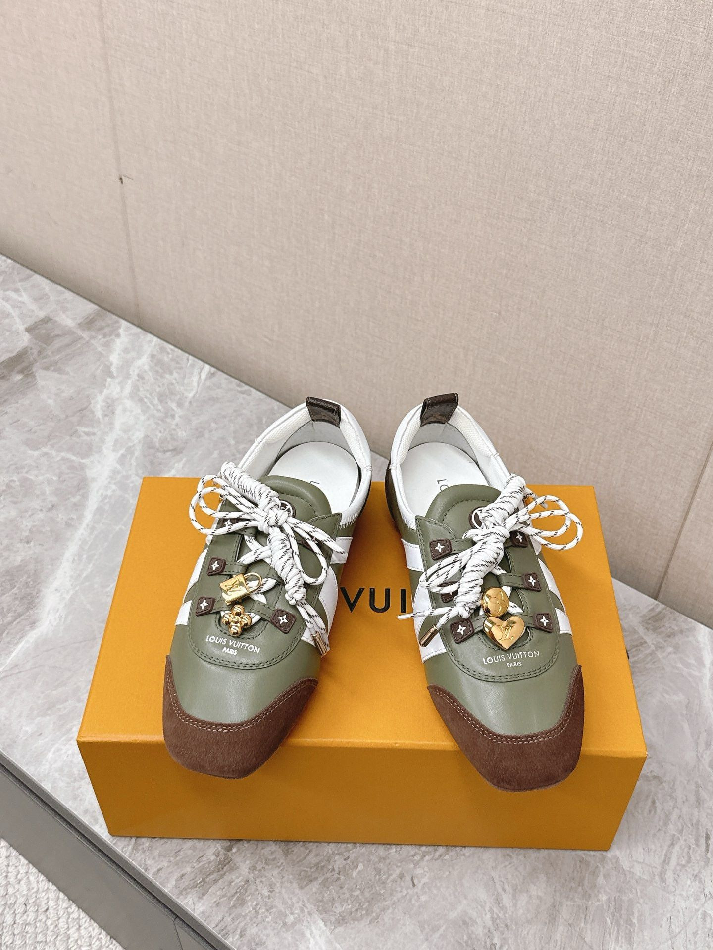 UA LV Sneaker