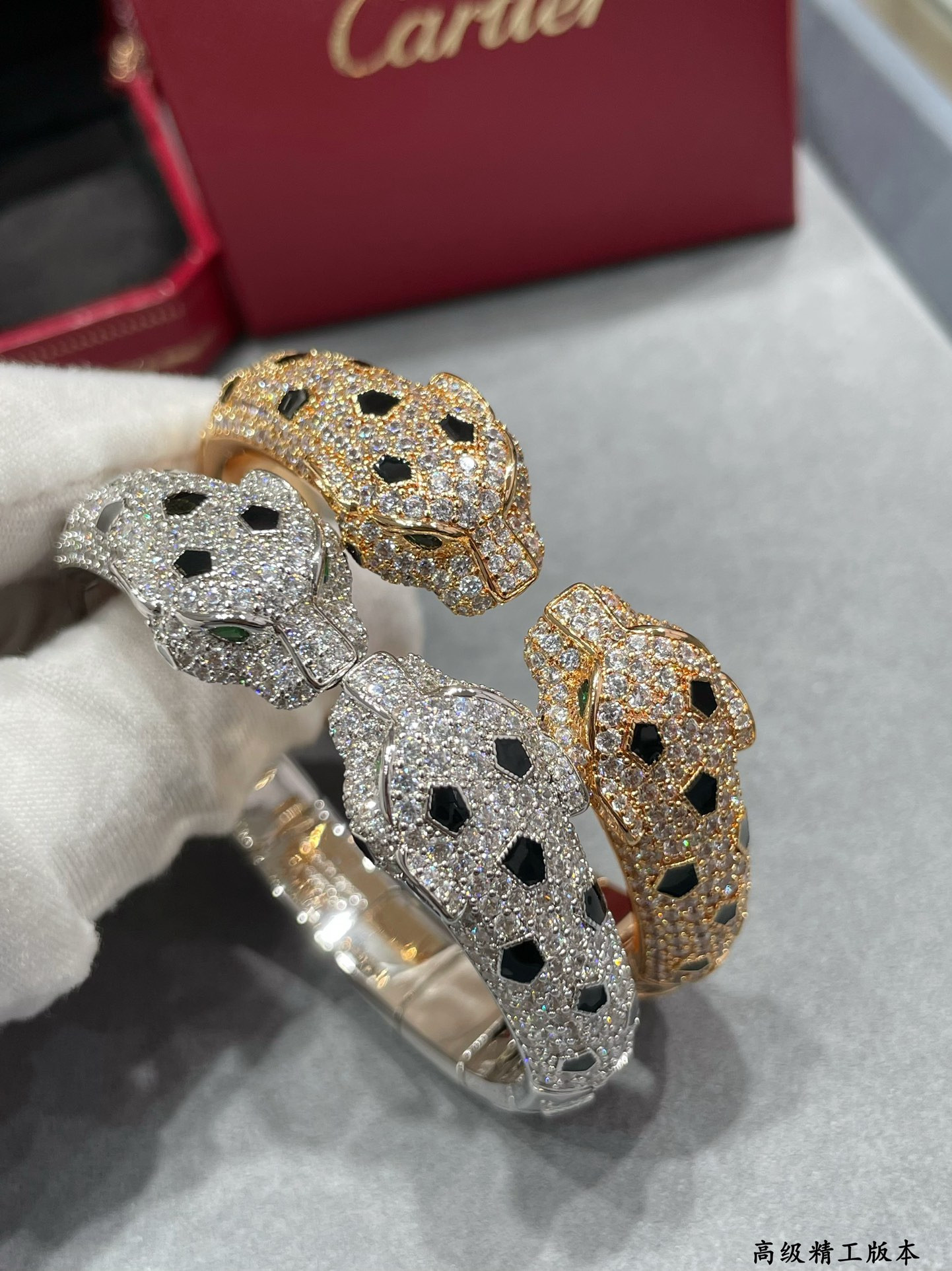 Ca*t*er double-headed spotted leopard bracelet