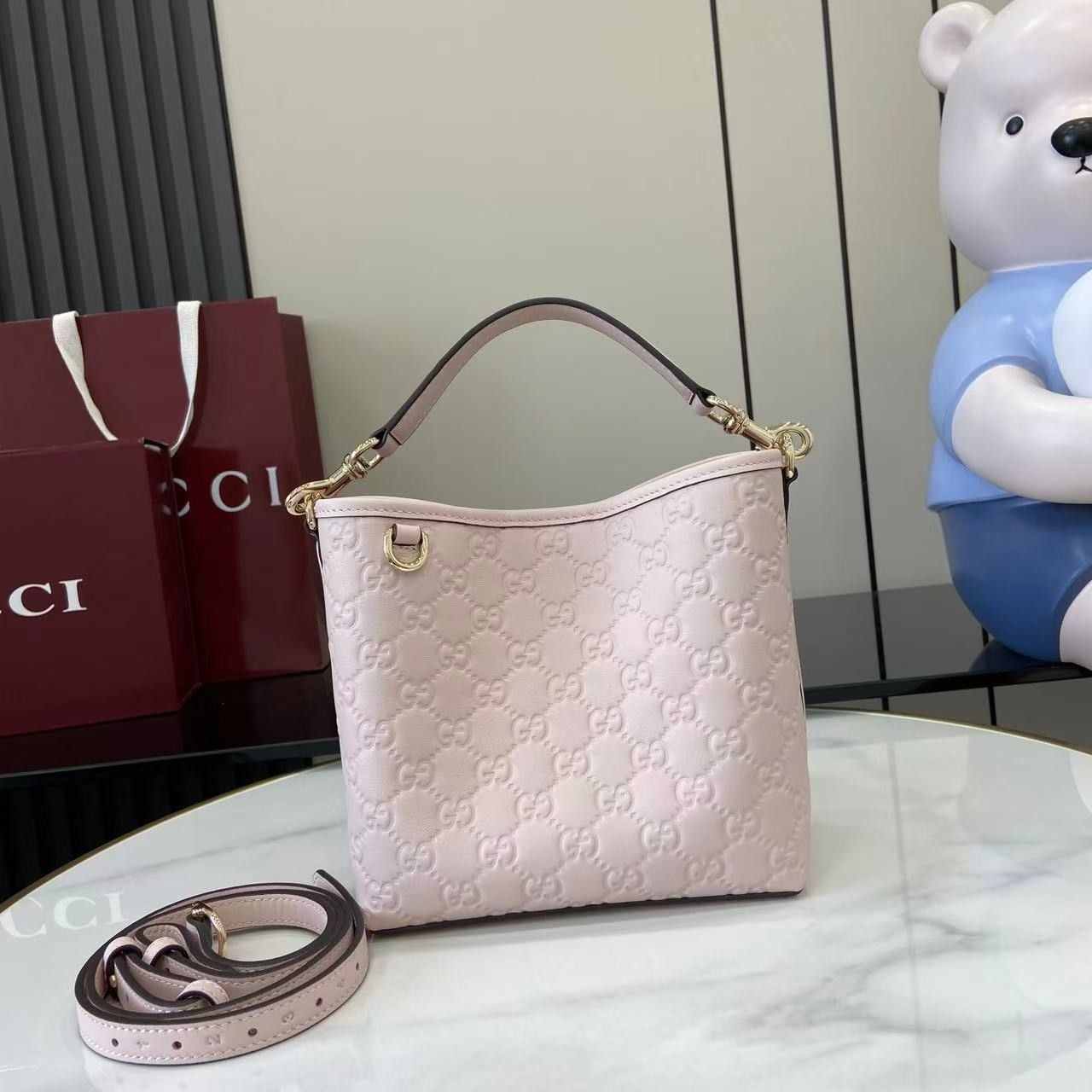G*u*i gg emblem small bucket bag 19x18x11cm