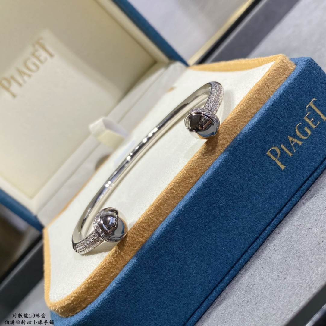 P1aget fully di*m*nd-encrusted rotating ball bracelet