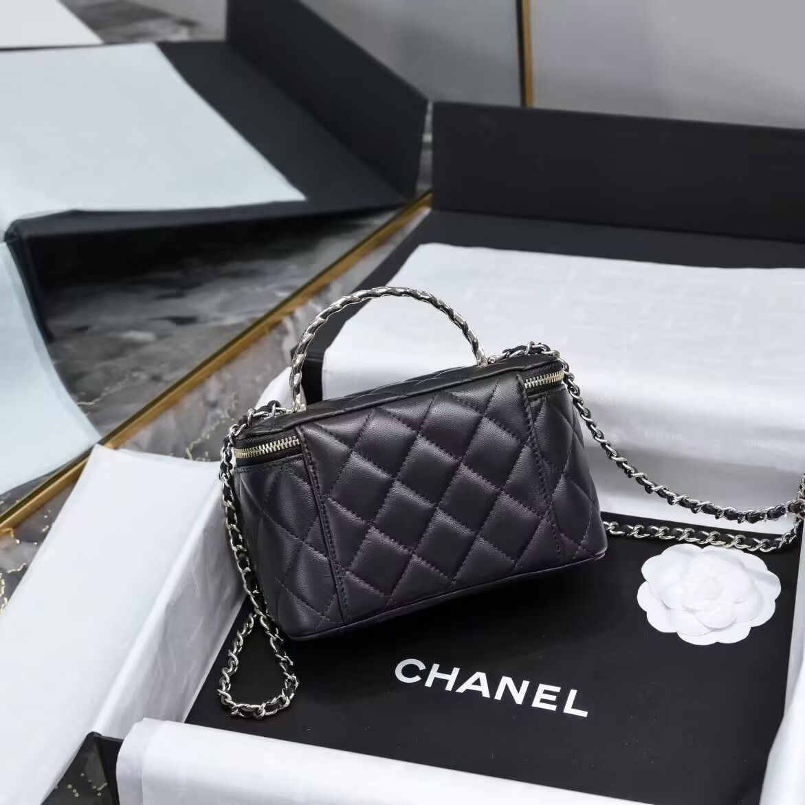 Ch*el clutch with chain 10x16x8cm